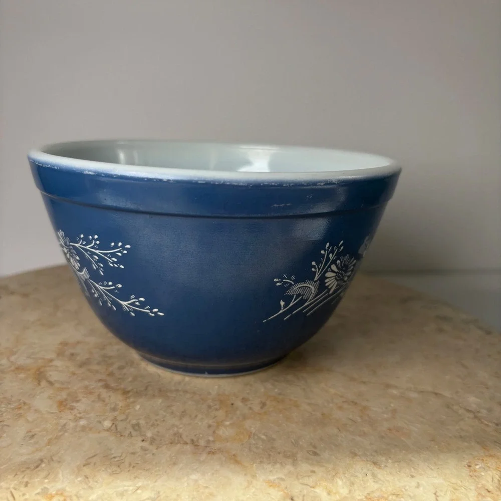 Pyrex Mixing Bowl 1.5 Pint Blue Colonial Mist 401 Vintage Floral Milk Glass - Picture 2 of 10